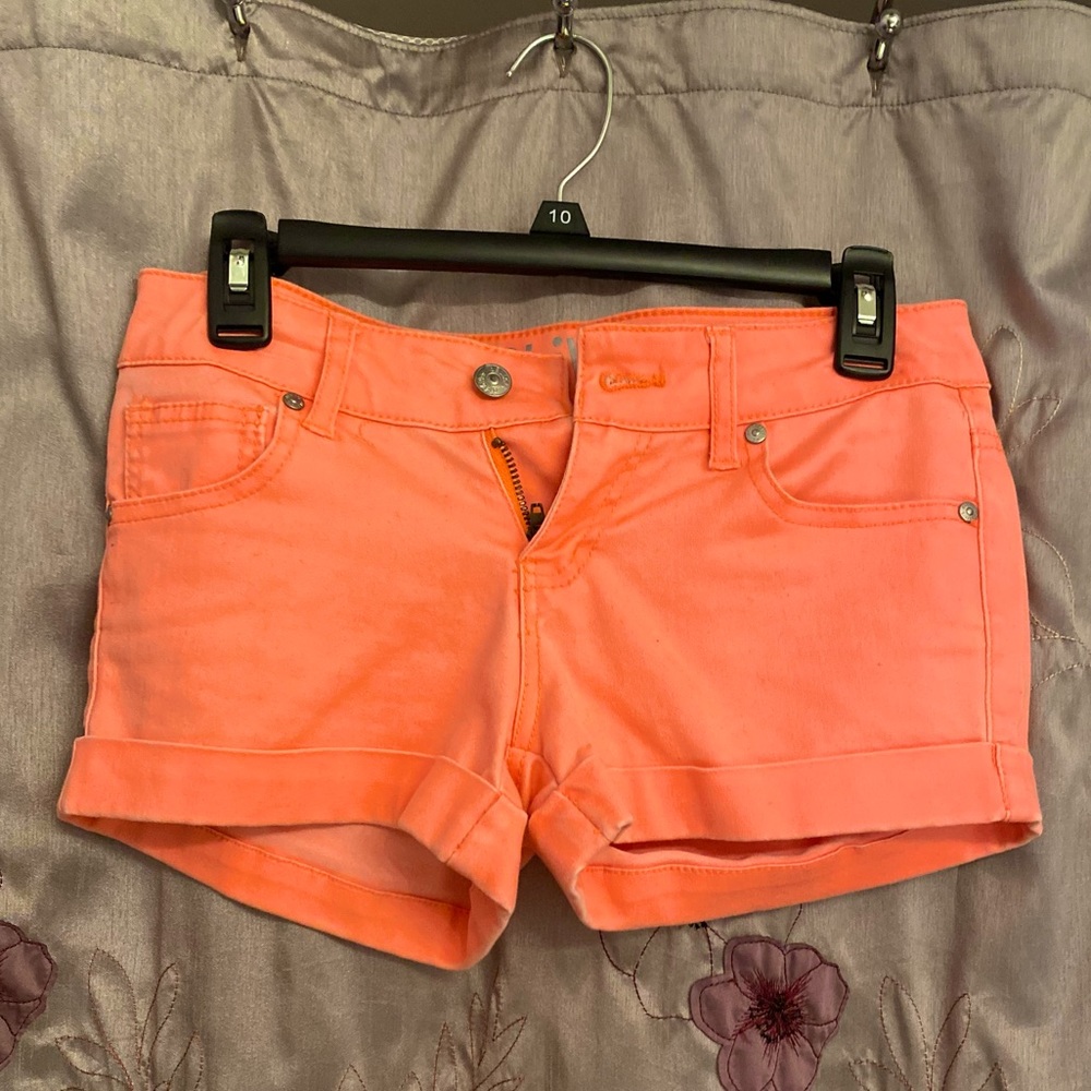 Stretchy salmon shorts